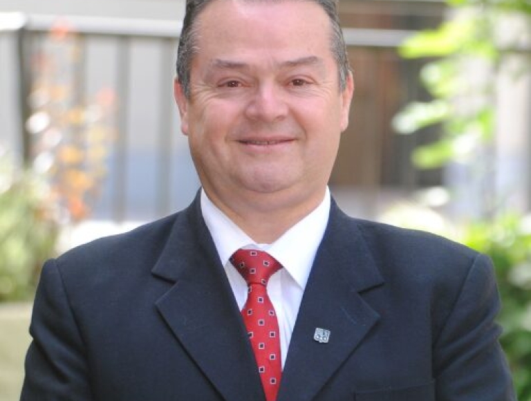 Más que un Profesor: El Alma del Coro del Colegio